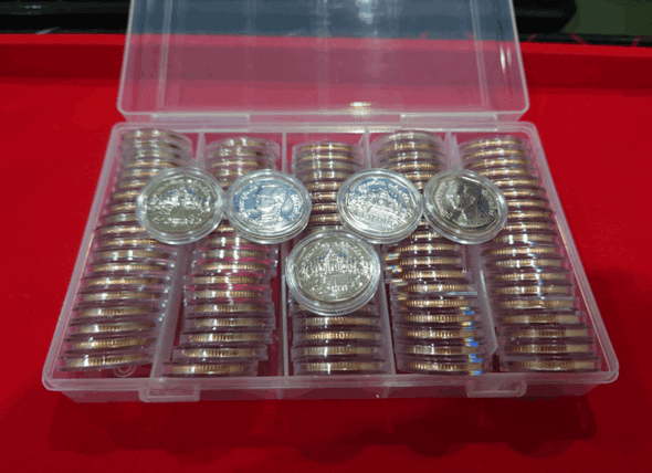 (Box of 100 coins with case) 5 baht coin, circulated in 2007, unused.