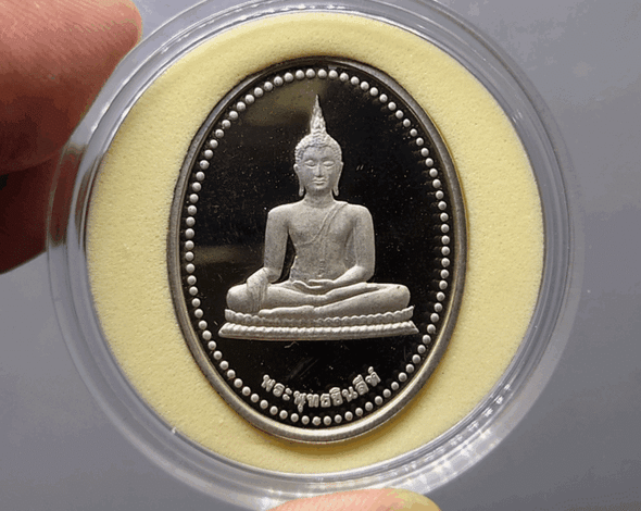 Phra Buddha Chinnasi, polished silver, commemorative item for the 70th birthday anniversary of His Holiness Somdej Phra Yanasangwon, the Supreme Patriarch, 1997.