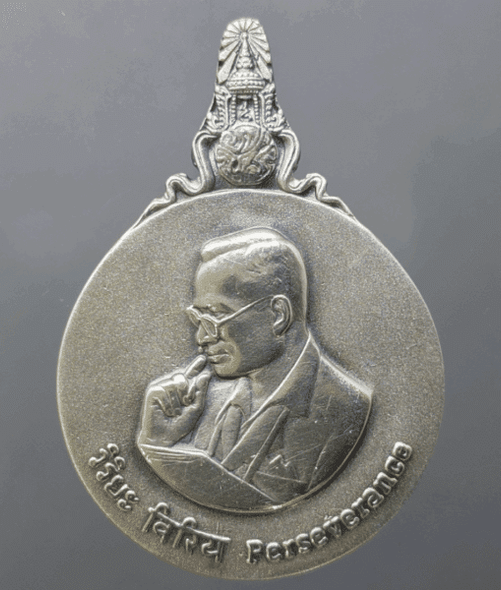 Phra Mahajanaka coin, silver, large print, missing P block, year 1996, with royal book and original box, complete accessories