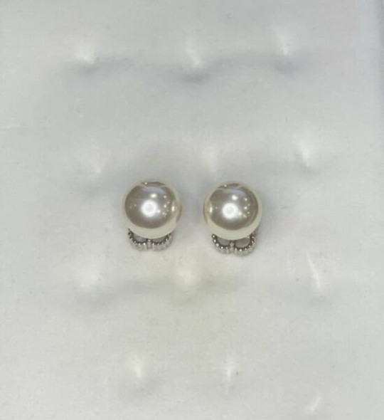 Pearl Earring