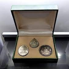 1982 - The Emerald Buddha, Copper Black Oxide coin. First series, 3 Season with original box