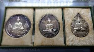 1982 - The Emerald Buddha , Set of 3 seasons, Silver Amulet (back has Rajasthan) with box.