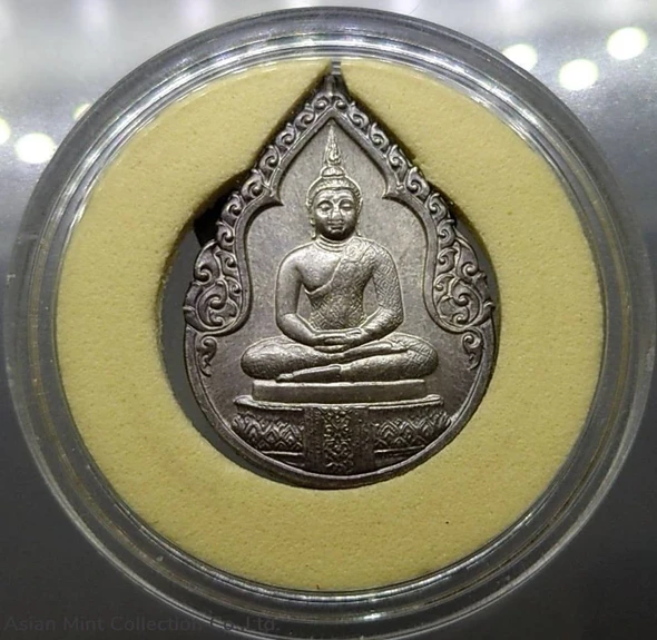 1982 - The Emerald Buddha - Silver Medal, In rainy season, (On the back, there is a royal faith)