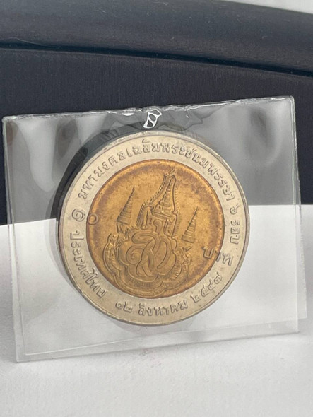 2004 - Commemorative coin 10, two colors, 6 rounds, Queen, unused