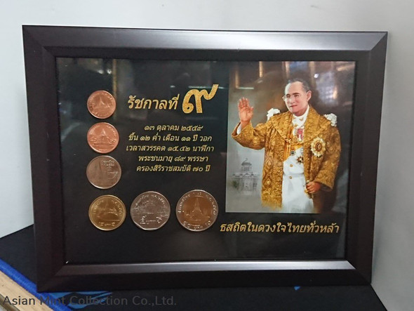 Circulation coins 2006 with frame, set on a table, beautiful