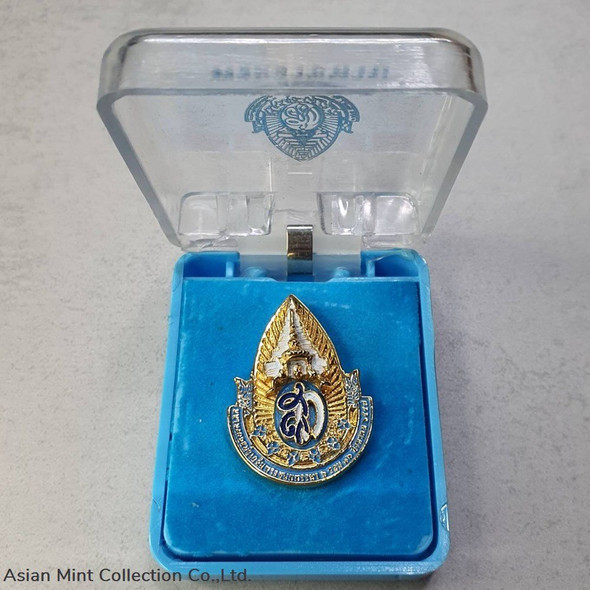 2004 - Brooches, pins bestowed upon the Queen's 72nd Birthday Anniversary