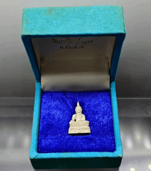 Phra Phuttha Chinnasri (Luang Pu Chakri Sirindhorn) amulet, made of silver, 21 mm tall, from Wat Bowonniwet Vihara, 2535 BE (1992 AD), with original box.