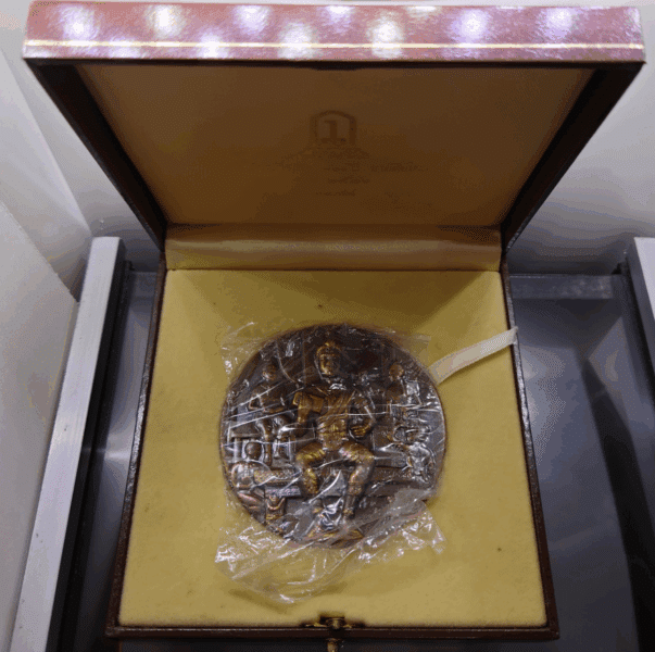 700th Anniversary Commemorative Coin, Thai script, blackened copper, size 7 cm, year 1983, with original box, original seal