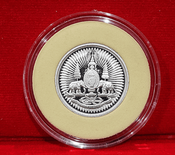 Two-sided commemorative coin with the symbol of the Golden Jubilee, silver plated, 1996, size 2.3 cm.