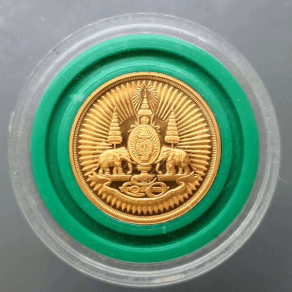 Two-sided Kanchanaphisek emblem coin, polished copper, created by Thai Airways in 1996, size 2.3 cm.