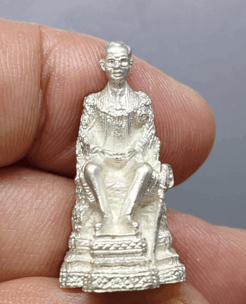Statue of King Rama IX sitting on the throne, made of polished silver, Somdej Phra Sangkharat, Wat Bowonniwet Vihara, 1997