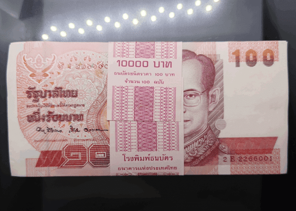 100 banknotes, serial numbered, 100 baht banknotes, type 14, King Rama IX, after school ended, 1994, uncirculated, good condition. (Copy)