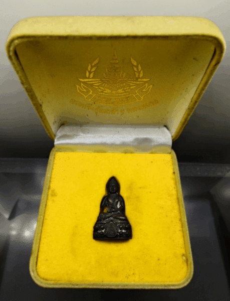 Phra Kring Khumklao, Thai face, Nava Loha material, rare, year 1979, with original box, beautiful condition, rare, guaranteed authentic.