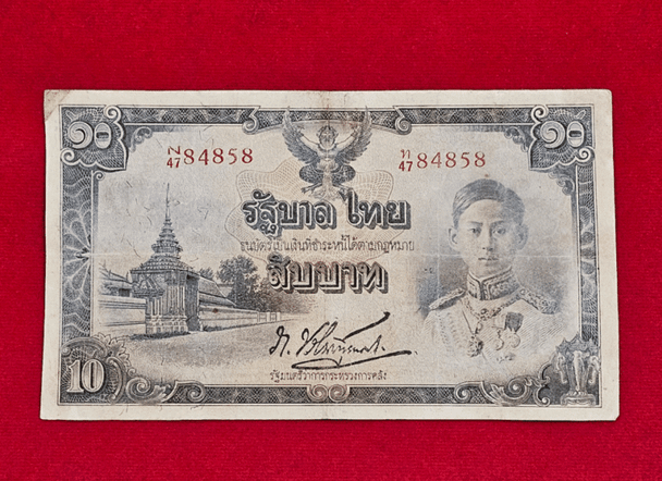 10 baht banknote, type 5, issue 3, from the reign of King Rama 8, 1944, used condition, very rare.