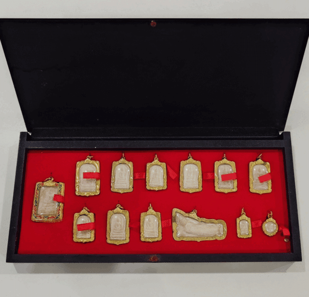 Phra Somdej Bang Khun Phrom, Retro 09, made from old Somdej powder, created by Wat Rakhang Khositaram Worawihan, Group 9, year 2014, set in a micron gold frame, complete with 13 prints, with original box.