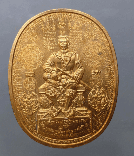 The amulet coin of King Naresuan the Great, "Black", sitting on a large throne, "Defeat the Enemies" model, Ayutthaya Province, year 2006, copper material.