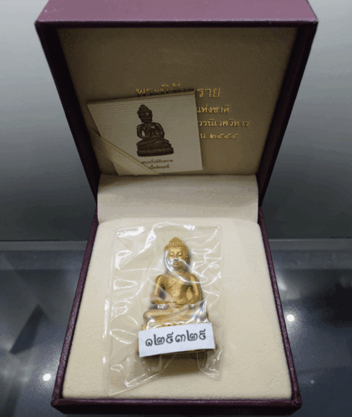 Nirantarai Buddha amulet, Royal Thai Police, bronze material (for the general public), Wat Bowonniwet Vihara, year 2012, with original box and certificate.