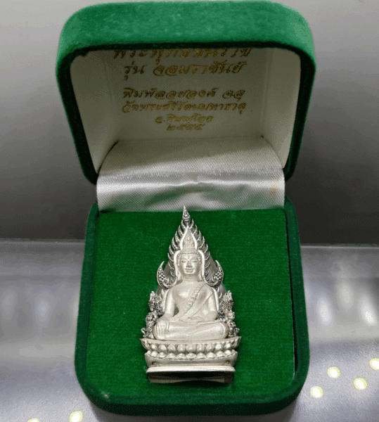 Phra Buddha Chinnarat, carved, floating body, silver, black enamel, Chom Ratchan model, Phra Sri Rattana Mahathat Temple, Phitsanulok, year 2012, original case, beautiful condition.