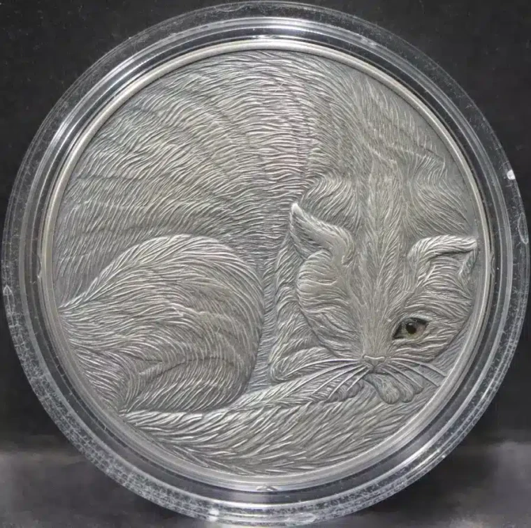 2016 NIUE $5 Animal Series "The Cat" High Relief 2oz Hand Made Antique Silver Coin with Special Printed Real Eye Effect