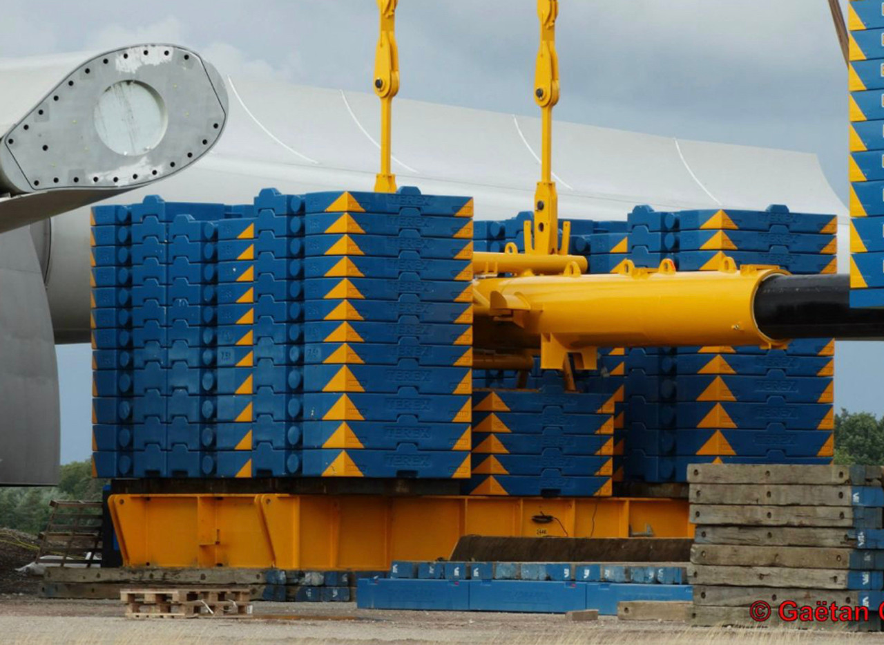 Sarens CC8800 Boom Booster Crawler