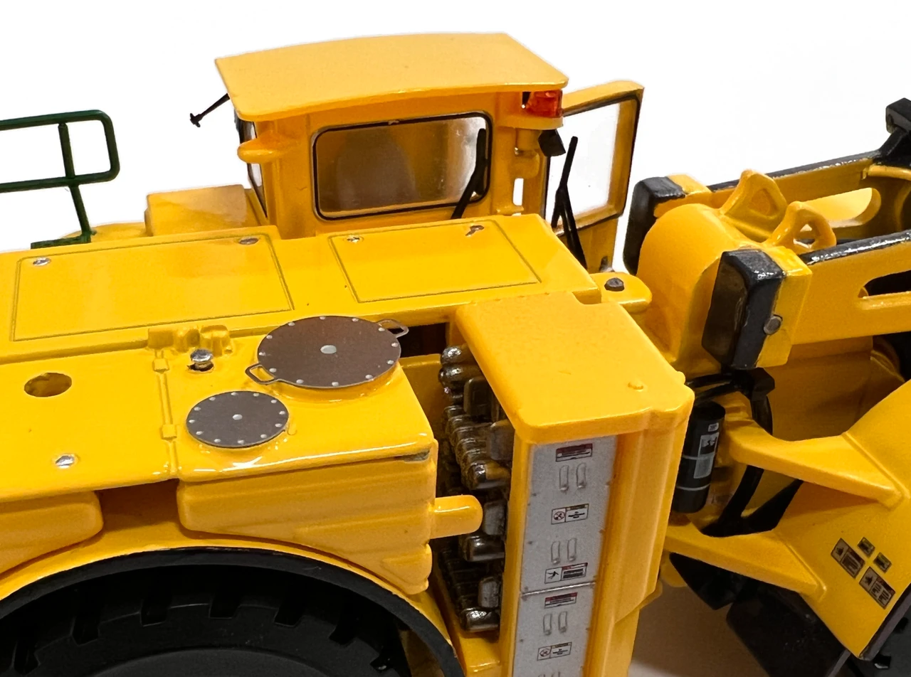 Komatsu WX22H Hybrid Loader - alternate view 14