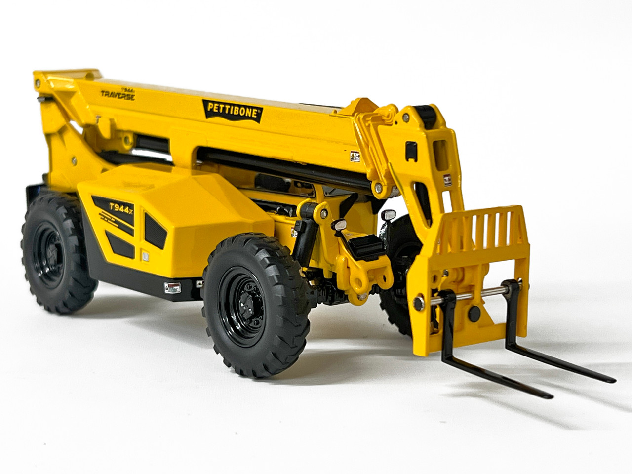 Pettibone TRAVERSE T944X Telehandler - alternate view 3