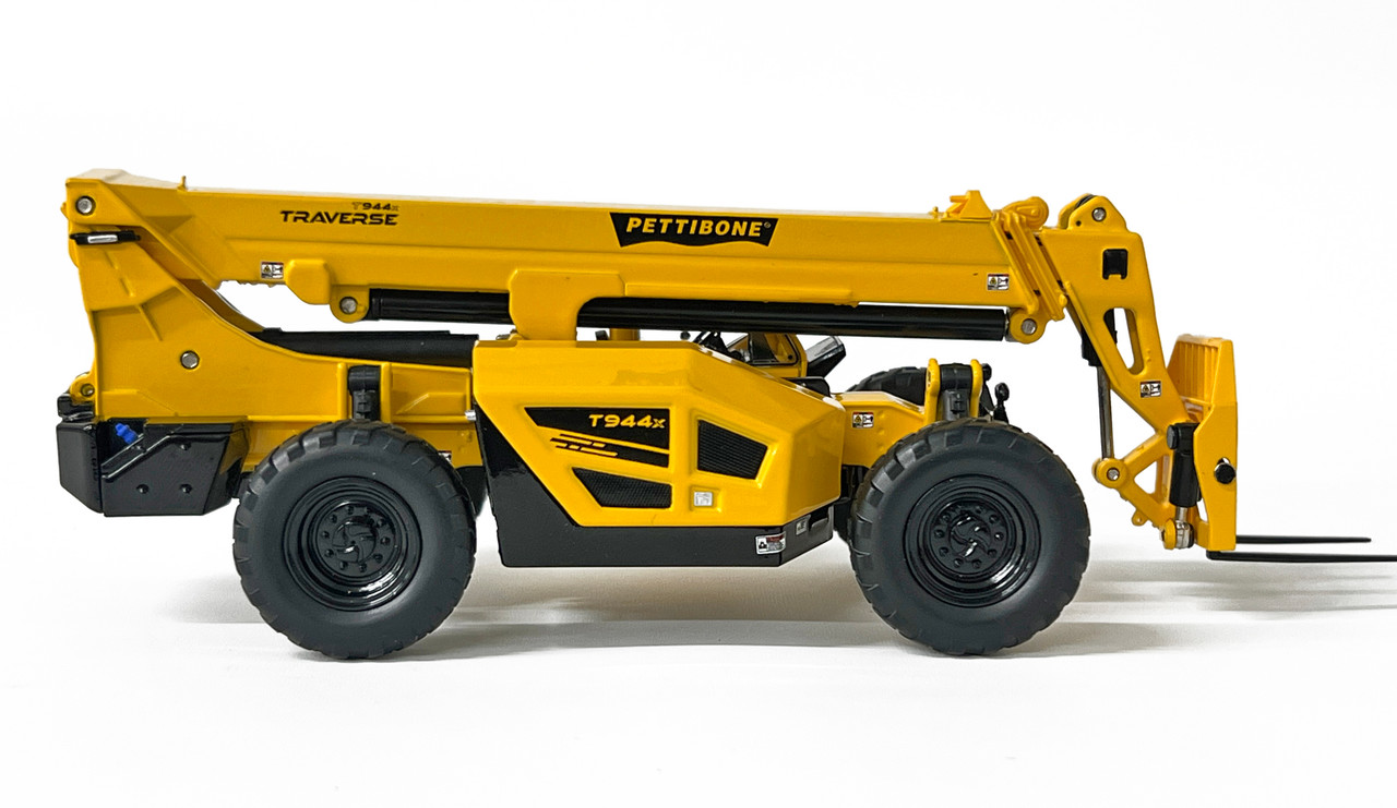 Pettibone TRAVERSE T944X Telehandler - alternate view 9