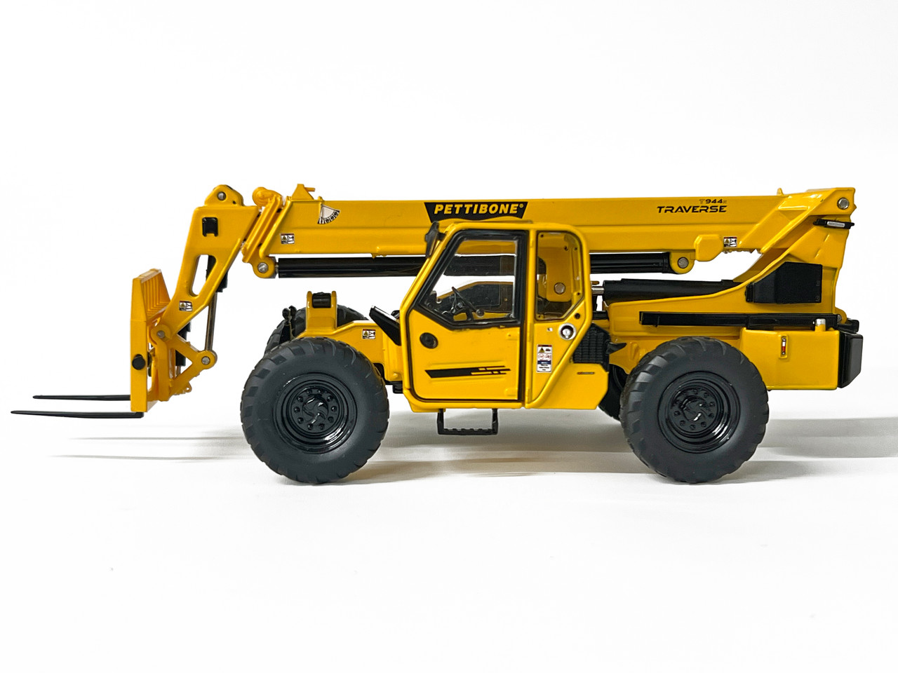 Pettibone TRAVERSE T944X Telehandler - alternate view 8