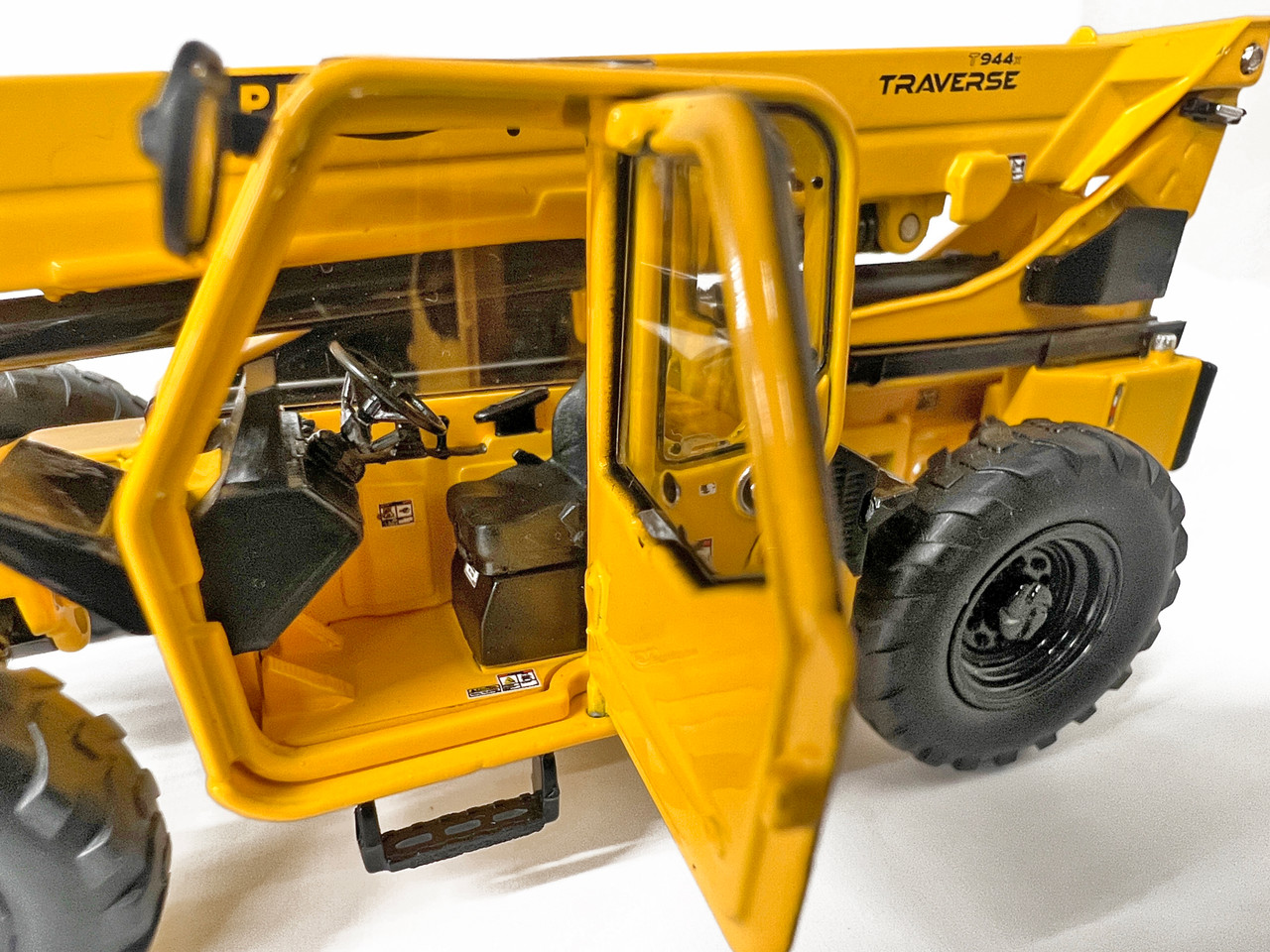 Pettibone TRAVERSE T944X Telehandler - alternate view 30