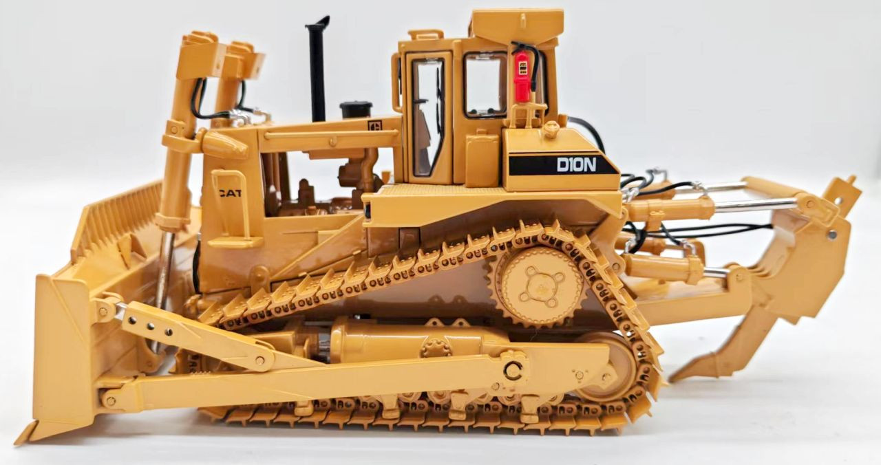 Caterpillar D10N Dozer with SU-Blade and Single-Shank Ripper – 1:48