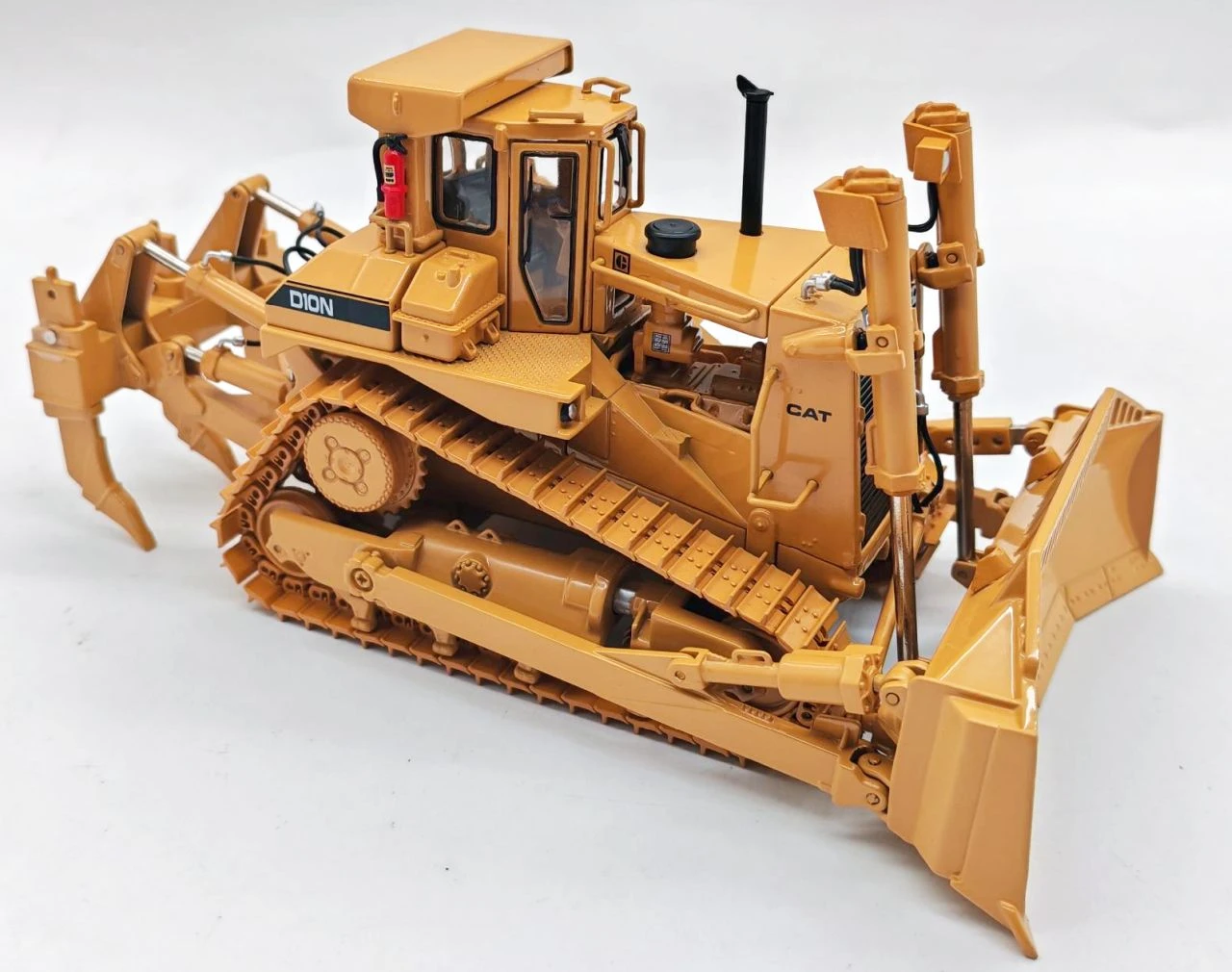 Caterpillar D10N Dozer with U-Blade and Multi-Shank Rippers – 1:48 (CCMD10N-U-MSRIP)