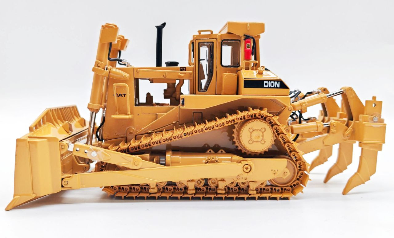 Caterpillar D10N Dozer with U-Blade and Multi-Shank Rippers – 1:48