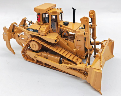 Caterpillar D10N Dozer with U-Blade and Multi-Shank Rippers – 1:48