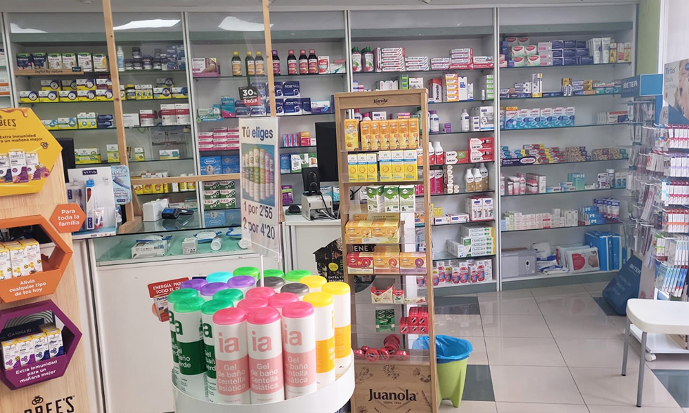 Productos de la Farmacia La Plaza, en Almácera, Valencia