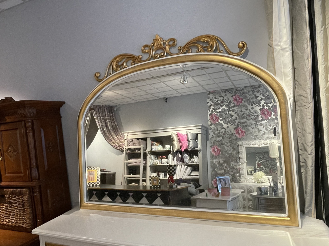 GOTHIC 6 DRAWER DRESSER AND MIRROR WHITE AND GOLD