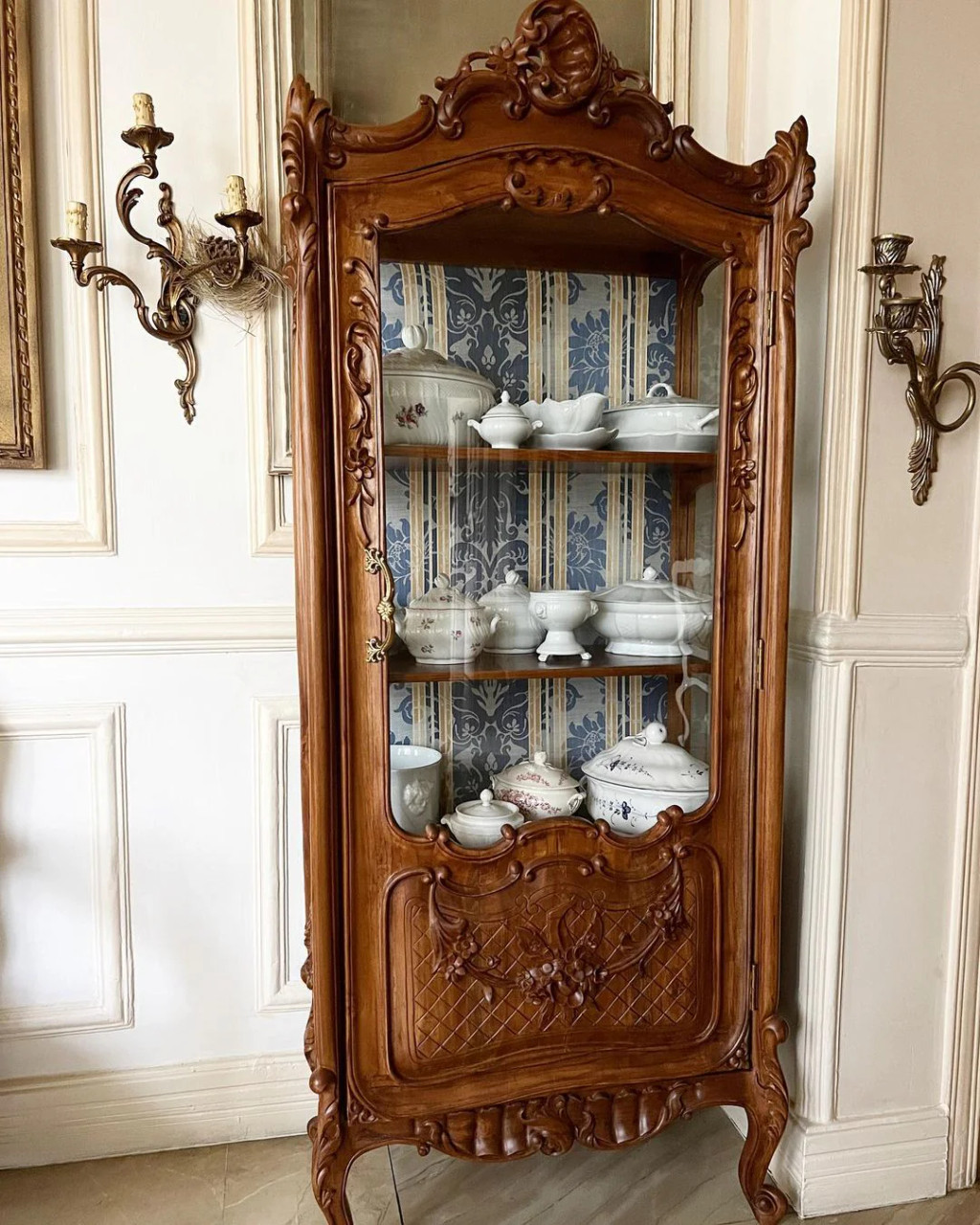 ROCOCO GLASS DISPLAY CABINET