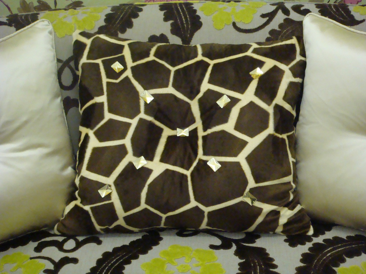 giraffe print throw pillows