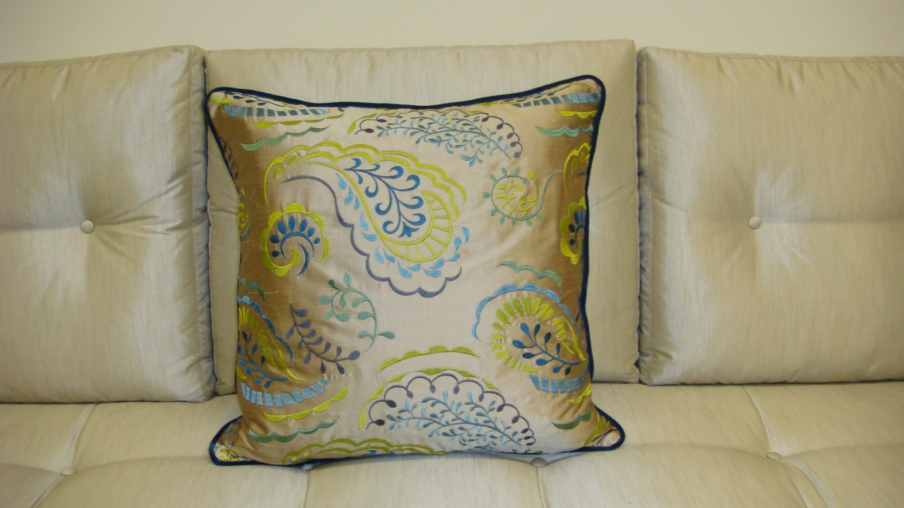 storehouse throw pillows