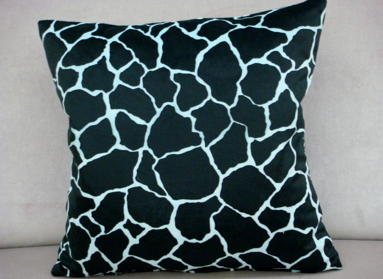 giraffe throw pillow