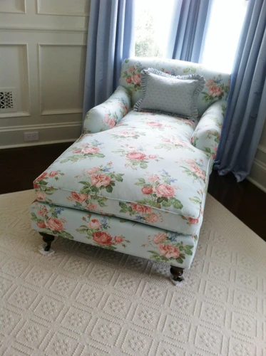 Traditional Chaise Lounge