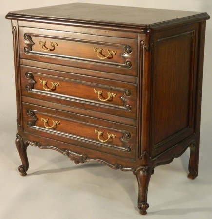 Finish: Antique Walnut