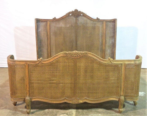 ROSES ET CHAMPAGNE RATTAN BED