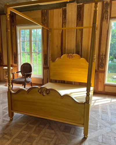 LYON FOUR POSTER CANOPY BED, GOLD