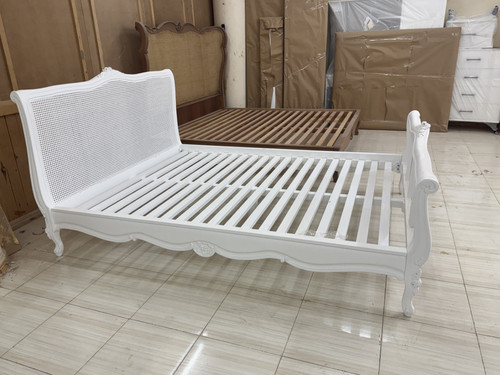 BALANCE ON QUEEN BED