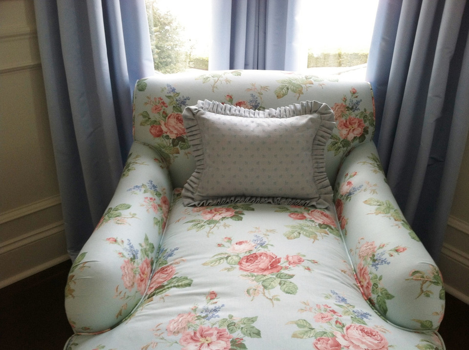 Traditional Chaise Lounge