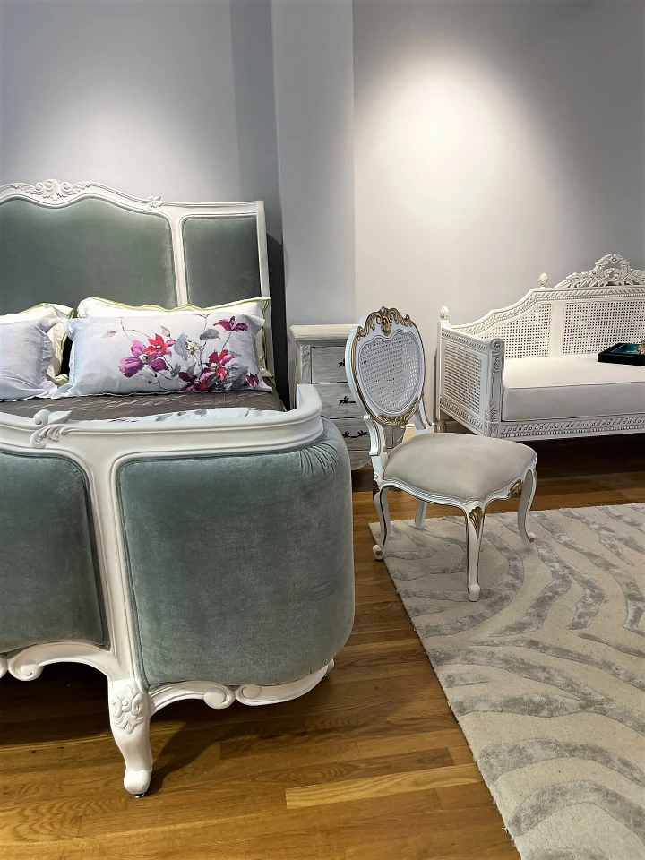 BELLA WING BED