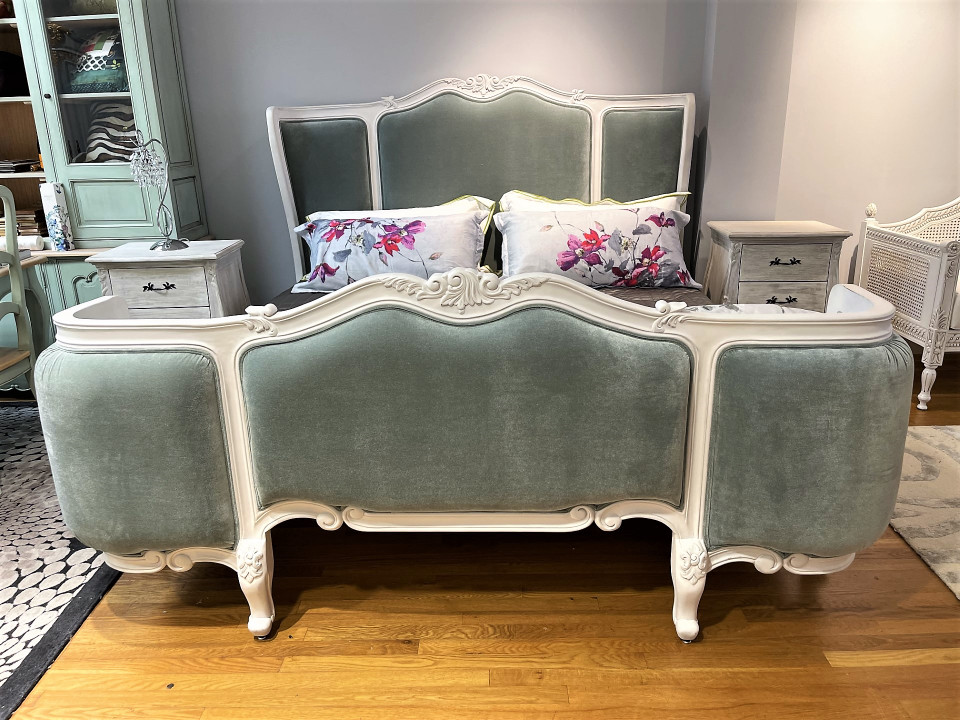 BELLA WING BED