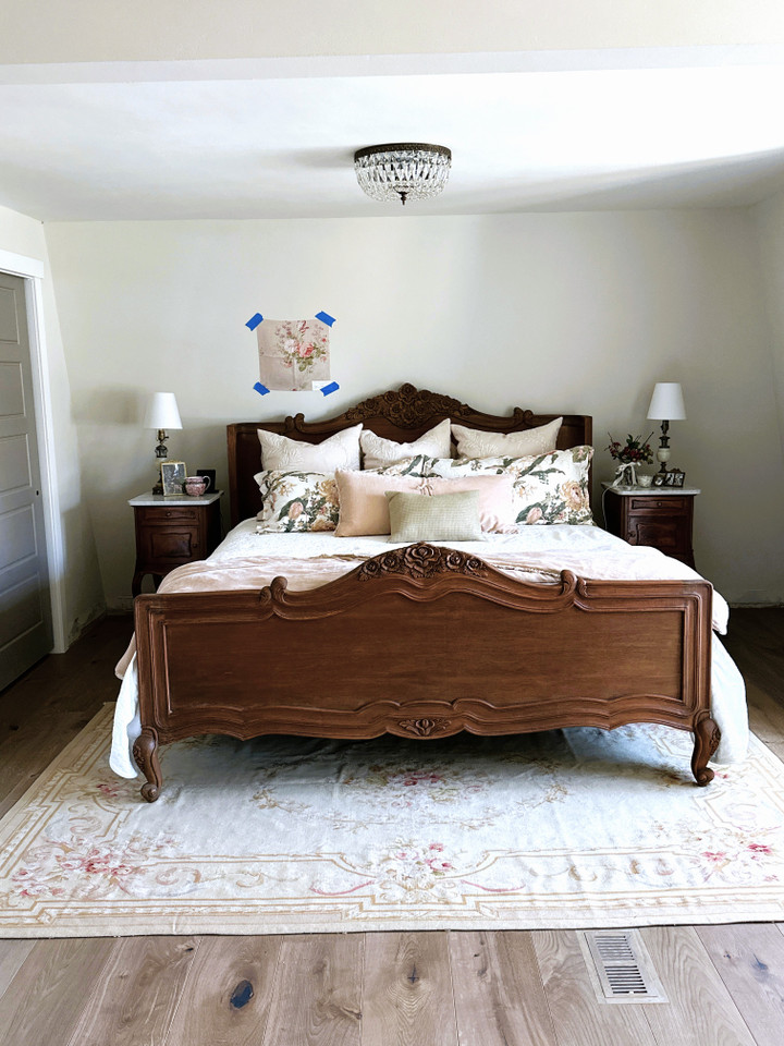 ROSES ET CHAMPAGNE WOODEN BED