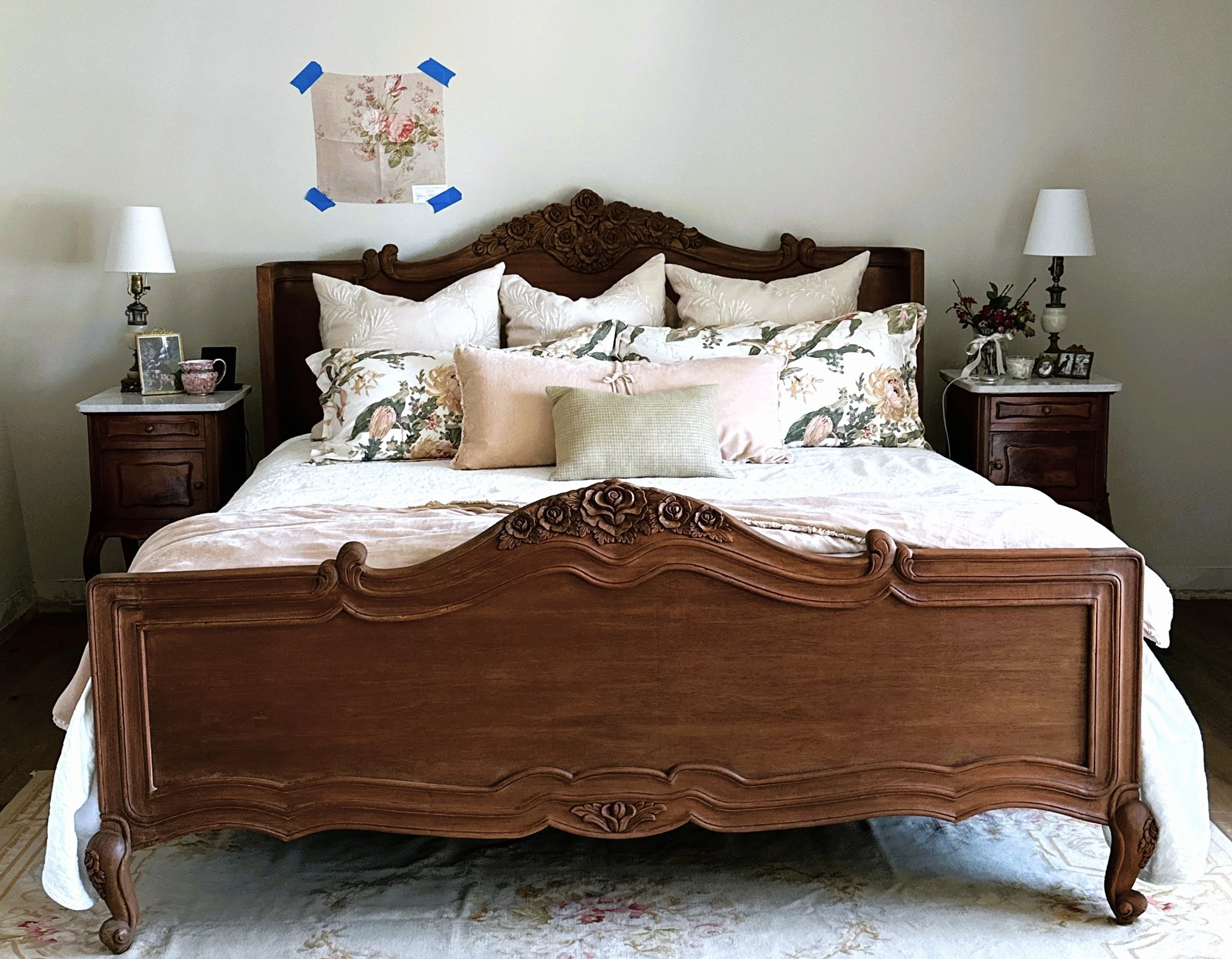 ROSES ET CHAMPAGNE WOODEN BED