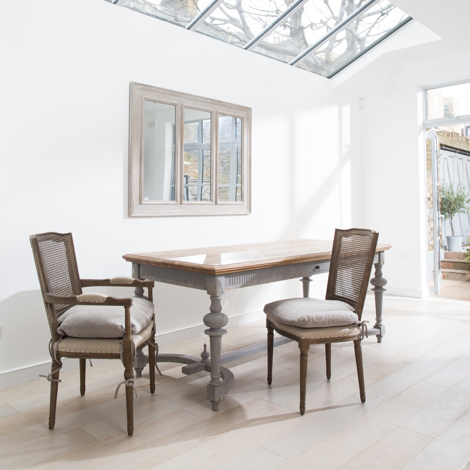 Colonial Distressed Dining Set
